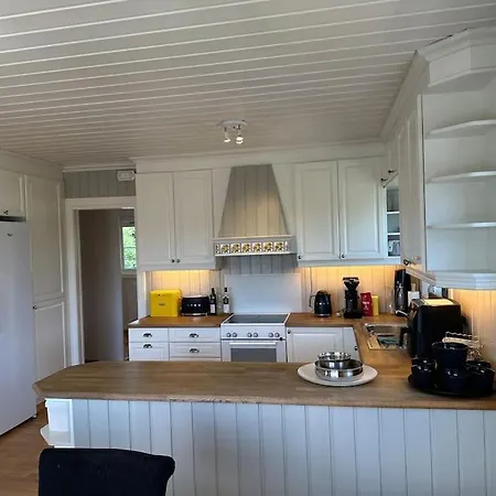 Apartment Familievennlig Bolig Pa 180 Kvm Med Sjoutsikt Rett Ved Huk Badestrand *